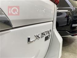 لێکزس LX